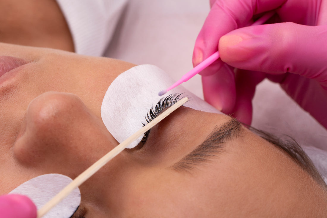 How Long Does Duo Lash Glue Last and How to Remove It?